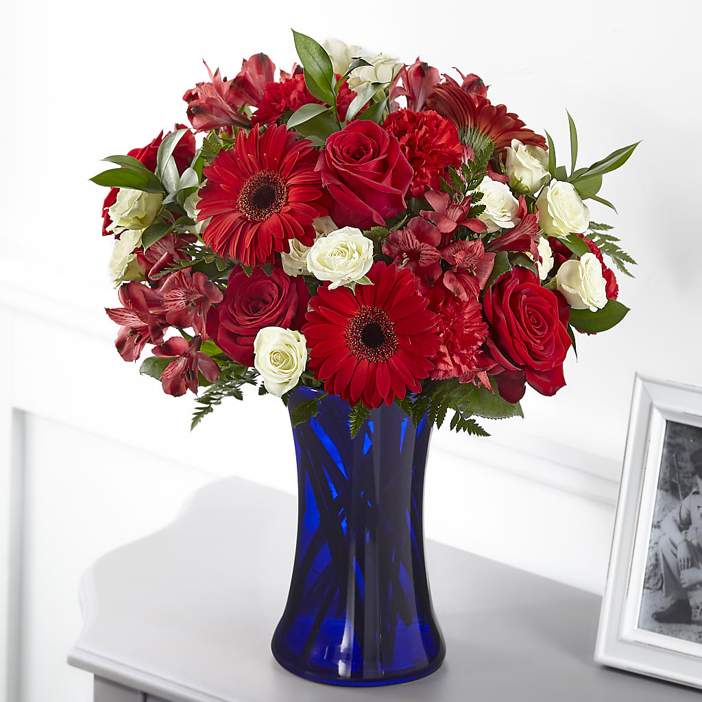 Hearts Embrace Bouquet – Thompson Country Florist, Wintersville OH