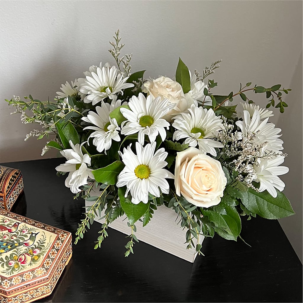 Fresh Linen Box Bouquet –  Thompson Country Florist, Wintersville OH