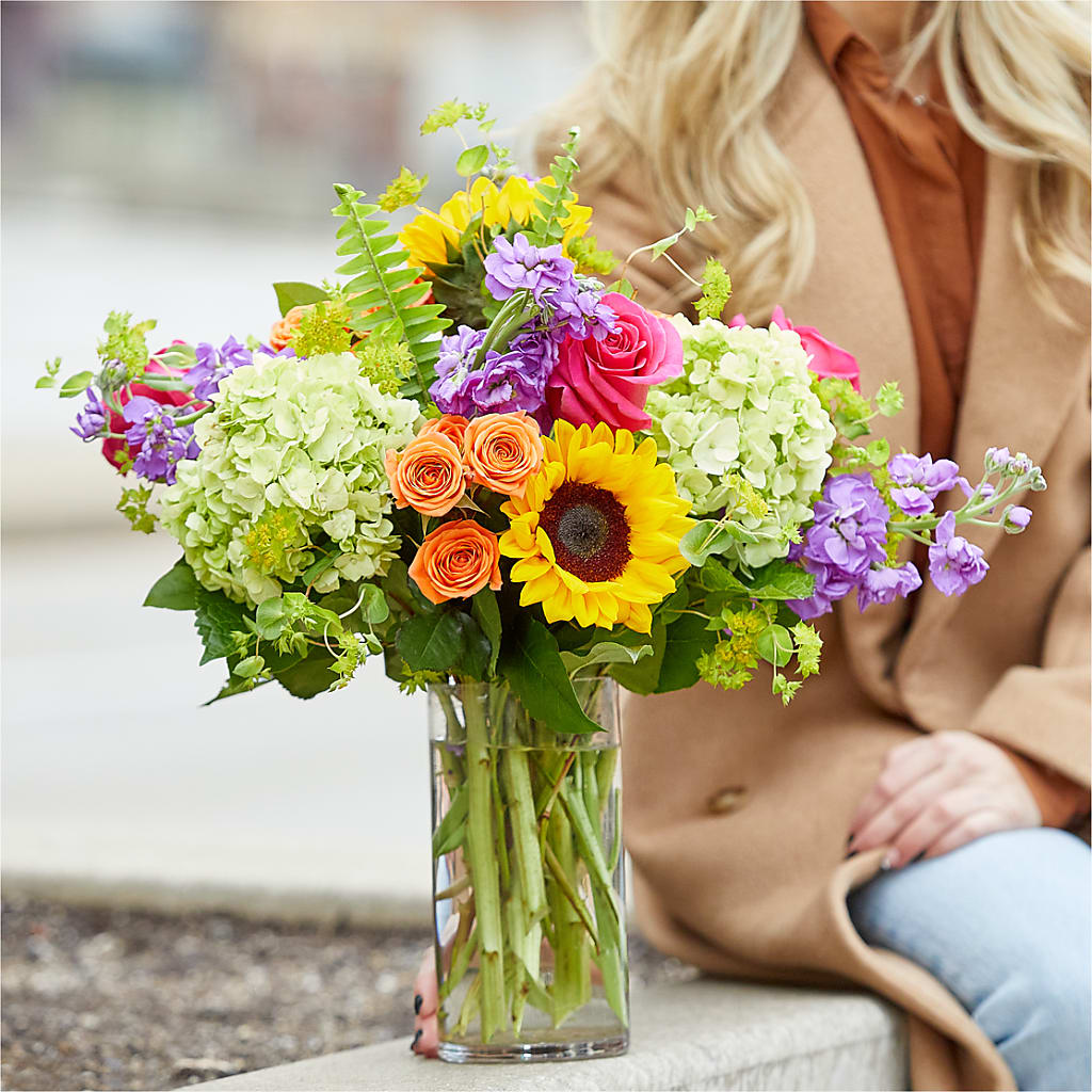 Vibrant Greetings Bouquet –  Thompson Country Florist, Wintersville OH